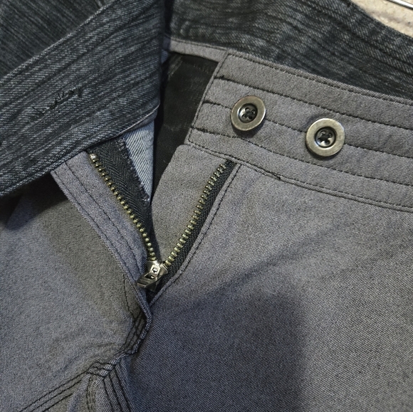 Lululemon Ride On Grey Women's Shorts. Size 2 - Picture 8 of 14